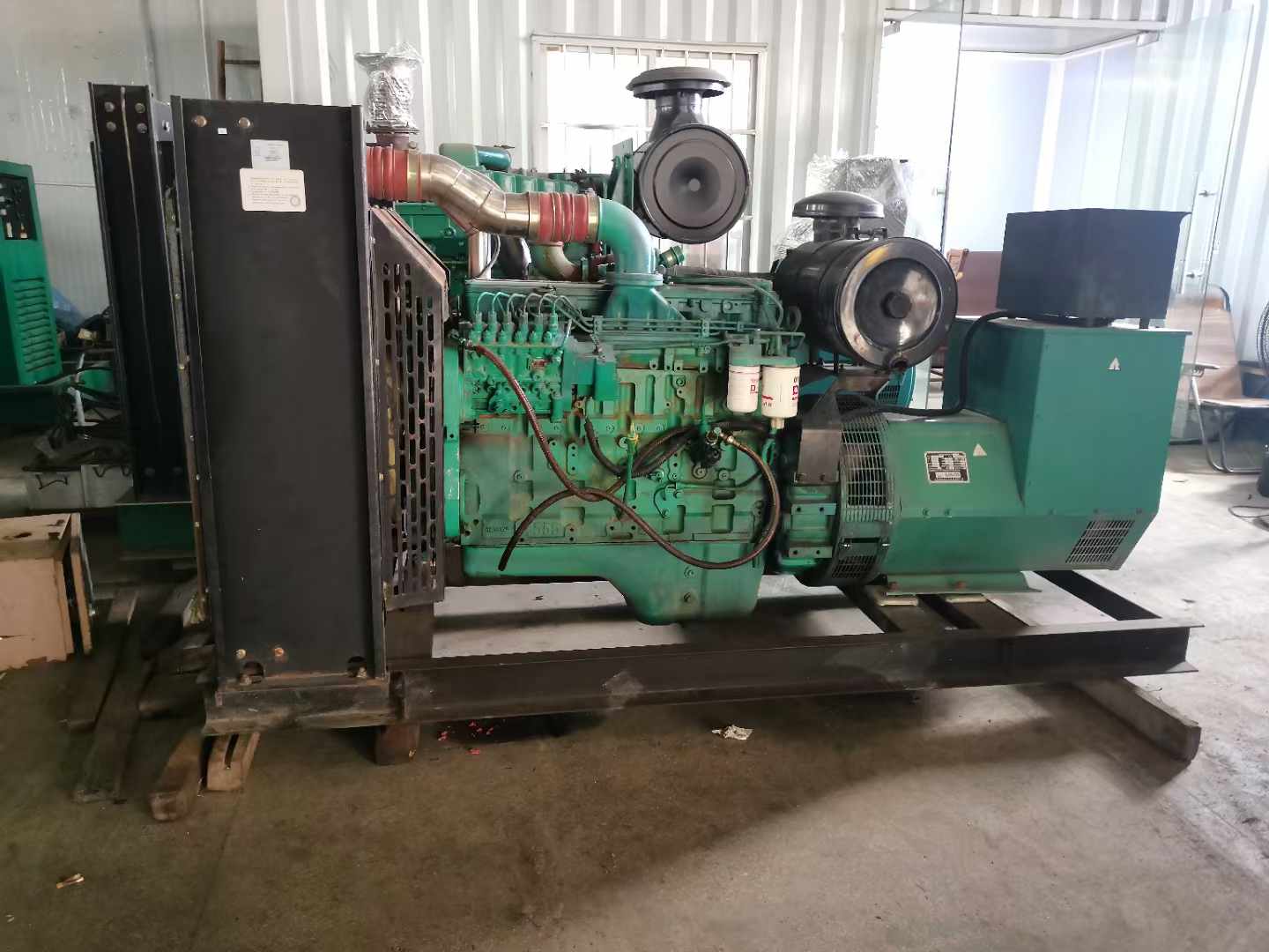 德庆发电机租赁如何确定电缆的承载电流是否在安全范围内？