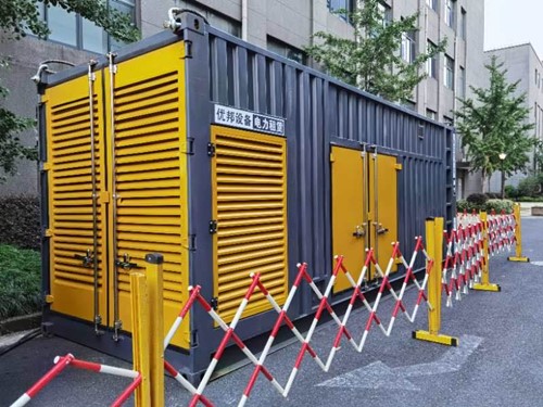 德庆如何使用转速表检查发动机的转速？