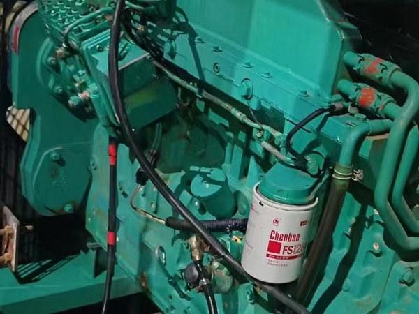 德庆如何确定新的发电机组控制系统是否与原系统兼容？