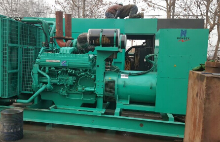 德庆发电机组如何判断水冷式机油散热器内部是否需要清洗？